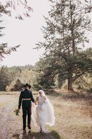 Sooke Prestige St Rose Of Lima Wedding B P Vancouver Island Photographer Victoria Bc Wed In 2020 Vancouver Island Wedding Photographers Wedding Party Photos