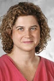 Elizabeth Renaud's Instagram, Twitter & Facebook