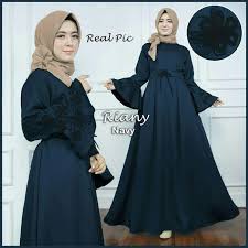 Celana jeans biru cocok dengan baju warna apa pria? Model Gamis Warna Biru Navy Baju Muslim Gaun Muslim