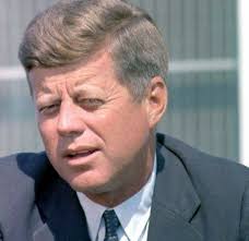 Ha sempre conciliato le grandi responsabilità che le sono state attribuite con la famiglia: Chi Era John Fitzegarld Kennedy Tutto Sull Ex Presidente Usa Donne Magazine