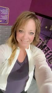 I love this sweatshirt. I've had three different conversations about it.  One identified me as a fellow Idaho Falls resident. One identified me as a  runner. And the last one mentioned the