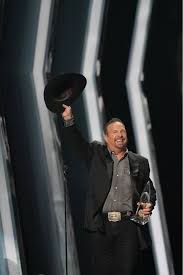 Photos Cma Entertainer Of The Year Garth Brooks Plays Final