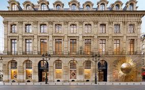 Peter marino (born 1949) is an american architect and fellow of the american institute of architects.he is the principal of peter marino architect pllc, an architecture and design firm which he founded in 1978. Inside Peter Marino S New Art Inspired Louis Vuitton Flagship In Paris Galerie