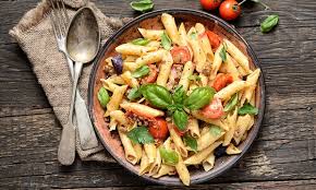 Twee zeevruchtenschotel, penne in barca (penne met melk en tweekleppige schelpdieren) en mosselen op de achtergrond. Mist On Mercury Up To 31 Off Narwee Groupon
