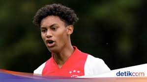The young striker then came over from alphense boys, after having previously played football at almere. Accident Indonesian Ajax Player Noah Gesser Dies World Today News