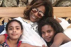 Ao contrário de gloria maria, boa parte dos famosos brasileiros não têm tabu com a idade. Gloria Maria Diz Que Nao Quer Idade Revelada Nem Em Obituario Patricia Kogut O Globo