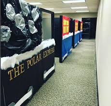 Awesome christmas office decoration themes ideas house generation. 40 Office Christmas Decorating Ideas All About Christmas