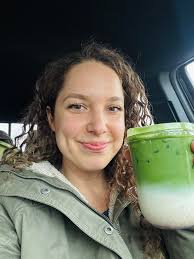 It's 30 degrees today. I've got a vanilla cardamom iced matcha in hand and  I'm HAPPY! 😊