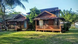 Pantai cherating merupakan sebuah pantai peranginan yang sangat popular di negeri pahang & terletak di dalam daerah kuantan. Chalet Kayu Ala Kampung Depan Pantai Cherating Untuk Percutian Tenang Bersama Keluarga Port Cuti