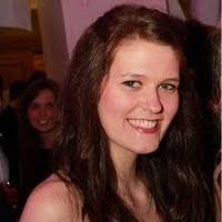 Elizabeth Biggins's Instagram, Twitter & Facebook