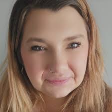 Le Service de police est à la recherche de Jonathan Pamerleau-Ross, 44 ans.  Il a les yeux pers, les cheveux bruns coupés courts, un tatouage sur le  mollet et il mesure 1,75