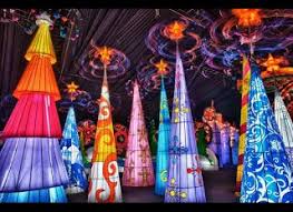 You Must Visit Louisville Ky Pretty Music And Images At Christmas Christmas Light Show Galt House My Old Kentucky Home