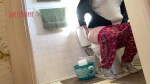 Sexy Chubby Lady Farts On The Toilet - ThisVid.com