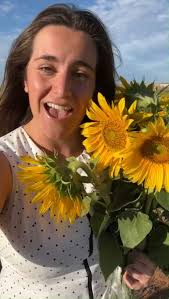 South Australians pick sunflowers for a good cause 🌻❤️