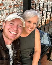 Dorothy Rumph's Instagram, Twitter & Facebook