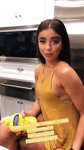Sarah Hyland with Pokie Nipples in Short Yellow Dress | xHamster