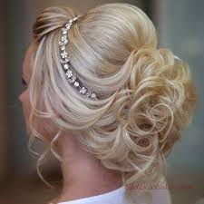 Gece yapılacak bir sünnet düğünü organizasyonu için kısa boyda bir sünnet annesi. 2021 Gelinleri Icin En Sik Topuz Sac Modelleri Kiyafet Kombinleri