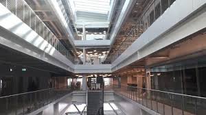 The new office and reception building marks the campus's main entrance, welcoming visitors to the adidas group's world of sports headquarters and lending it a strong visual identity. Majestatisch Gross Exklusiver Blick In Die Neue Adidas Arena Herzogenaurach Nordbayern De