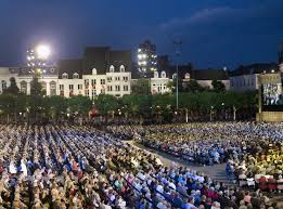 Violinist and conductor rieu charms listeners with the lush sound of his johann strauss orchestra, thus inheriting strauss' title as the wal. Andre Rieu Hometown Concert Andre Rieu S Maastricht Concert 2012 Classic Fm