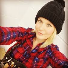 Jennifer Bryner's Instagram, Twitter & Facebook