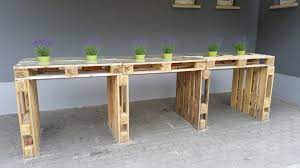 Lassen sie sich nieder so sitzen sie bequem im garten. Palettenmobel Tisch Aus Europaletten Bauen Theo Schrauben Blog