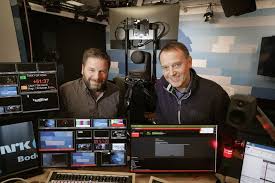 Bak i toget rusler journalist martin steinholt fra nrk nordland mellom vognene, på jakt etter en god. Helgelendingen Nrk Nordland