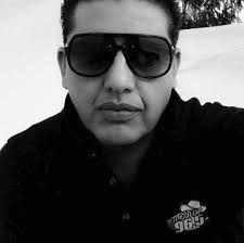 Ahora el Doggy y Garbanzo cantan nuevamente su nuevo exito, "ME HACE FALTA  UNA FLOR" proximamente a la venta....