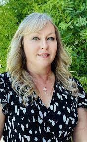 Lori Lashley's Instagram, Twitter & Facebook