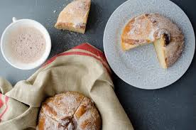 Este Pan De Muerto Vegano Es Identico Al Pan De Muerto Que Ya Conocen Y La Textura Es Airosa Y Pan De Muerto Comida Vegana Mexicana Recetas De Comida Mexicana