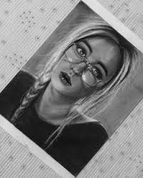 لوحات بالاقلام الفحم والرصاص للرسامة العراقية زهراء عبد الجبار مدونة رسم بالرصاص portrait tattoo portrait polaroid film