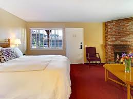Looking For Someplace To Keep Warm This Chilly Holiday Season Check In To The Candlelightinn And Ask Us About Bo English Country Decor Candlelight Inn Room