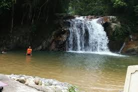 Tujuh tingkat air terjun dengan ketinggian bervariasi. Homestay Batang Kali Yang Premium Pada Harga Berpatutan