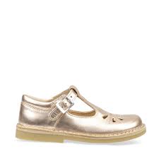 By sprox, these girls' shoes showcase a rose gold upper along with a pretty flower print design to the side. Lottie Rose Gold Leather Girls Buckle Pre School Shoes Start Rite Shoes Limited