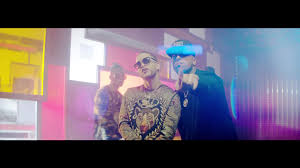 In the newest episode of billboard's how it went down series, casper magico and nio garcia, the creators of te bote, explain how it ended up being a basically, te bote was born while hurricane maria was passing through puerto rico. Animal Logo Sweater In Te Bote Remix By Casper Nio Garcia Darell Nicky Jam Bad Bunny Ozuna Music Video Youtube
