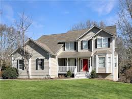 40 Lindsay Ln, North Kingstown, RI 02852