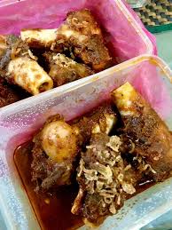 Sop tulang bening ini biasanya ditambah bahan pelengkap seperti potongan kentang, wortel, buncis dan masih banyak lagi. Sup Tulang Merah Singapore Ada Di Johor Sedap Sangat Aku Sis Lin