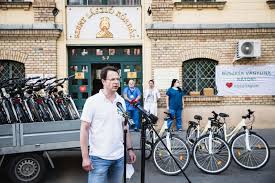 Karácsony gergely a felújítás teljes összegét a bkk rendelkezésére bocsátotta, bár a kormány még. Adomanybringakat Kapnak Egeszsegugyi Es Szocialis Dolgozok Az Idei Bringazz A Munkaba Kampanyban Kerekparosklub Hu