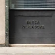 Altre pagine di attivitã commerciali locali. Photos At Banca Passadore La Spezia Liguria