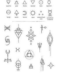 Amour Tatouage Symbole Famille In 2020 Geometric Tattoo Small Geometric Tattoo Geometric Tattoo Meaning