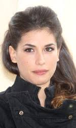 He is ignorant and clumsy, and as a result is increasingly ridiculed. Cado Dalle Nubi Film 2009 Mymovies It