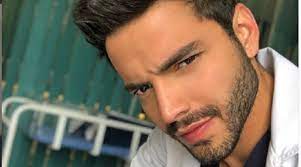 Sebastián Carvajal y su pareja en la vida real