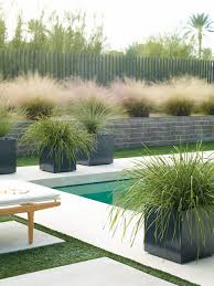 Pin By Kelly On Cerramientos Modern Landscaping Modern Planters Outdoor Landscape Design