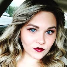 Katie Leon (@kleon928)