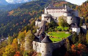 Im grünen herzen österreichs befindet sich ein weiteres highlight, das wir euch was schlösser und burgen in österreich anbelangt nicht vorenthalten wollen. Willkommen Auf Der Erlebnisburg Hohenwerfen