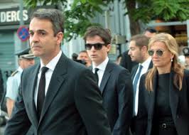 Δεν θα μπορούσε λοιπόν να λείπει σήμερα από το πλευρό της. Mareba Mhtsotakh 8limmenh Sto Pleyro Toy Kyriakoy Gia To Ystato Xaire Ston Kwnstantino Mhtsotakh