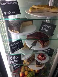 Sur lacarte.menu tu peux trouver une liste complète de restaurants abordables jusqu'aux restaurants de plus haut niveau de brot kuchen.beaucoup de ces restaurants ont un grand menu qui vous permet de voir en avance ce qu'il y a à manger. Zu Einem Kaffee Oder Tee Gehort Auch Ein Kuchen Torte Dazu Picture Of Bonn North Rhine Westphalia Tripadvisor