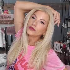 Dora Floyd's Instagram, Twitter & Facebook