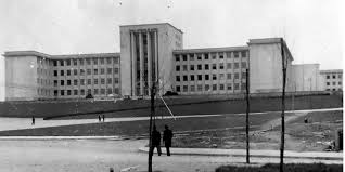 Serbarile scolare si cele organizate de celelalte unitati de invatamant pentru prescolari sunt unele dintre cele mai asteptate momente ale anului. Scoala Superioara De Rasboiu Despre Cotroceni Poze Fotografii Imagini Vechi Despre Cartier