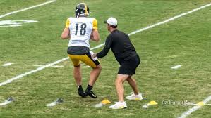 Will Howard's Injury Only A 'Minor Setback,' Thinks Aaron Rodgers - Steelers  Depot