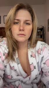 Keri Hassell's Instagram, Twitter & Facebook